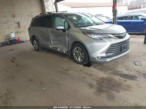 5TDZSKFC4NS045056 2022 TOYOTA SIENNA - Image 1