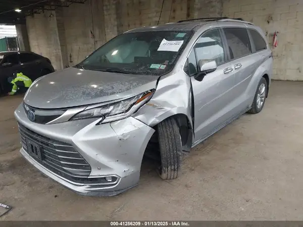 5TDZSKFC4NS045056 2022 TOYOTA SIENNA - Image 2