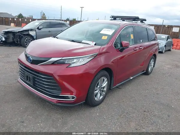 5TDZSKFC4PS101564 2023 TOYOTA SIENNA - Image 2