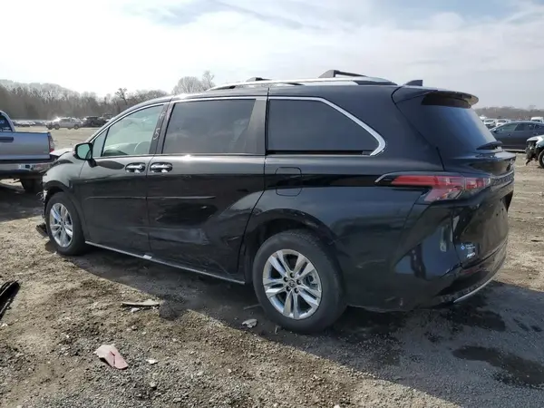 5TDZSKFC5RS147634 2024 TOYOTA SIENNA - Image 2