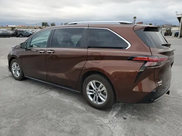 5TDZSKFC6NS047360 2022 TOYOTA SIENNA - Image 2
