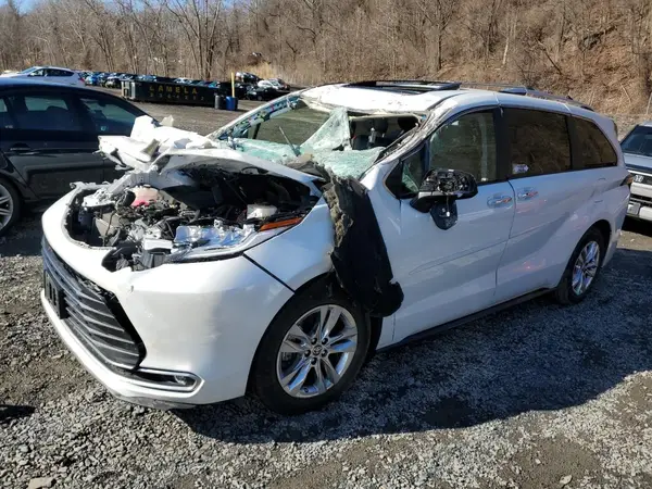 5TDZSKFC6PS080376 2023 TOYOTA SIENNA - Image 1