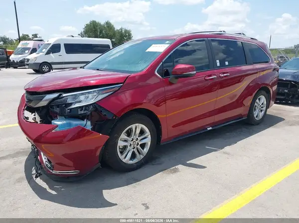 5TDZSKFC6PS100321 2023 TOYOTA SIENNA - Image 2