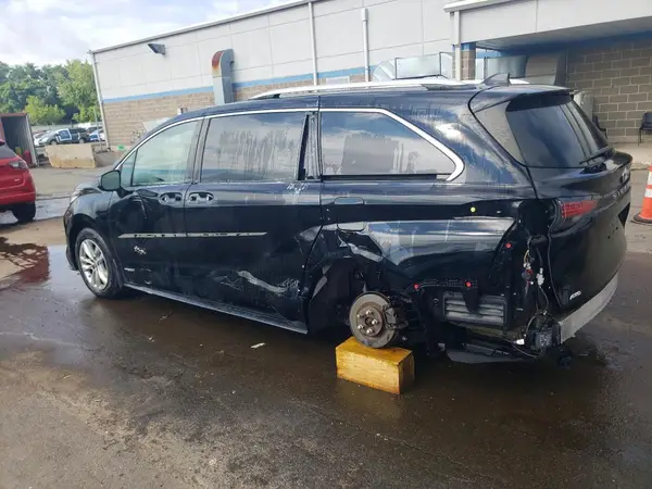 5TDZSKFC7MS032221 2021 TOYOTA SIENNA - Image 2