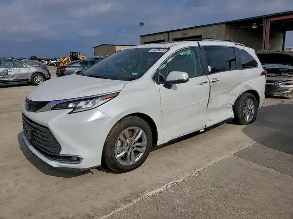 5TDZSKFC7PS082623 2023 TOYOTA SIENNA - Image 1