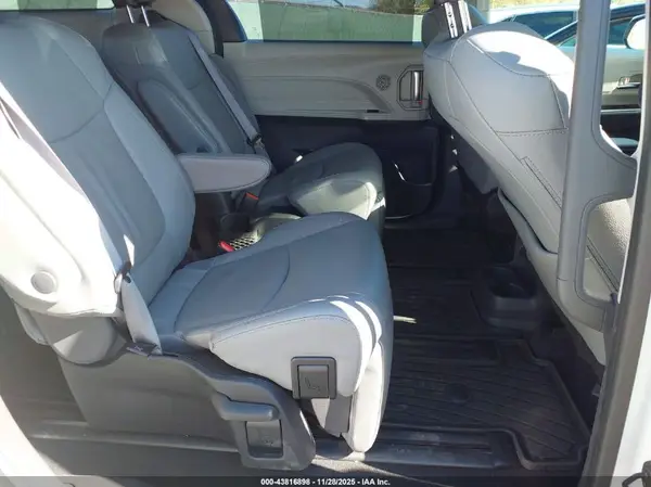 5TDZSKFC7PS086557 2023 TOYOTA SIENNA - Image 8