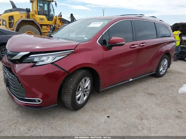 5TDZSKFC7PS097185 2023 TOYOTA SIENNA - Image 2