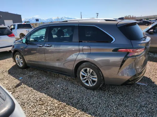 5TDZSKFC7RS116272 2024 TOYOTA SIENNA - Image 2