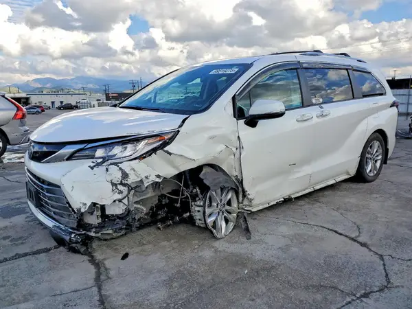 5TDZSKFC7RS128115 2024 TOYOTA SIENNA - Image 1