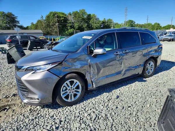 5TDZSKFC7TS228061 2026 TOYOTA SIENNA - Image 1