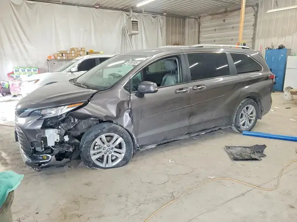 5TDZSKFC8RS145084 2024 TOYOTA SIENNA - Image 1