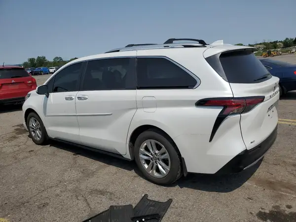 5TDZSKFC9PS080842 2023 TOYOTA SIENNA - Image 2