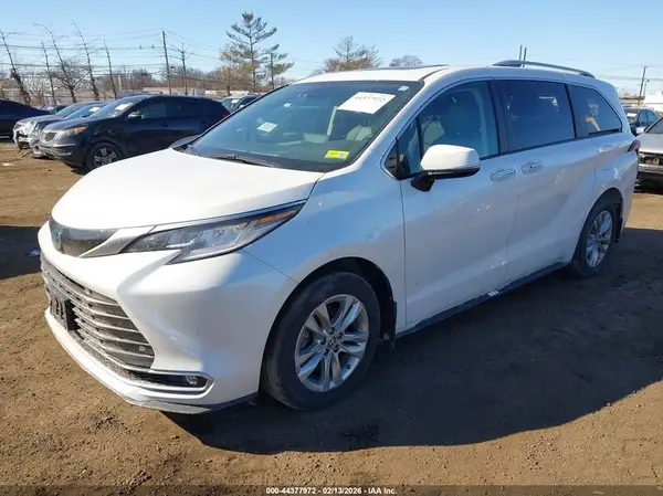 5TDZSKFC9PS090500 2023 TOYOTA SIENNA - Image 2