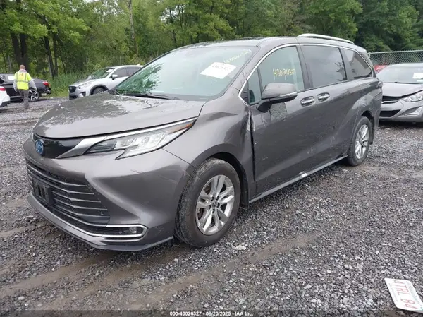 5TDZSKFC9PS096992 2023 TOYOTA SIENNA - Image 2