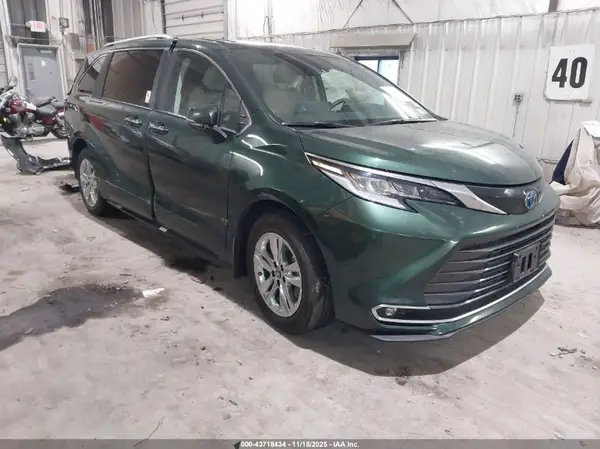 5TDZSKFC9RS128374 2024 TOYOTA SIENNA - Image 1