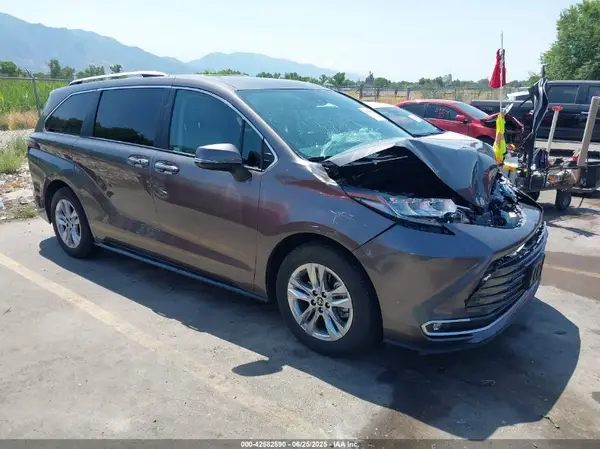 5TDZSKFCXRS111079 2024 TOYOTA SIENNA - Image 1
