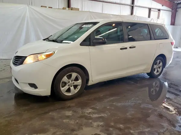 5TDZZ3DC0HS773949 2017 TOYOTA SIENNA - Image 1