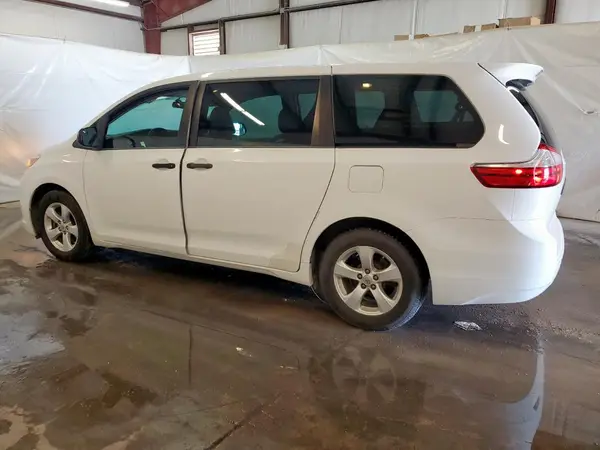 5TDZZ3DC0HS773949 2017 TOYOTA SIENNA - Image 2