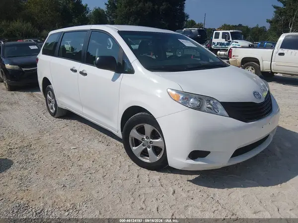 5TDZZ3DC0HS781727 2017 TOYOTA SIENNA - Image 1