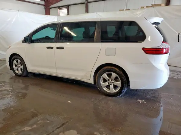 5TDZZ3DC0HS787639 2017 TOYOTA SIENNA - Image 2