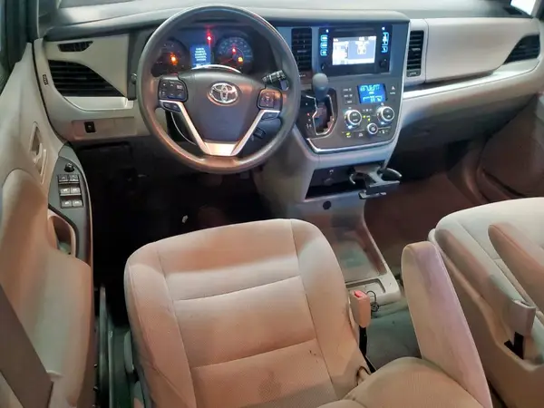5TDZZ3DC0HS787639 2017 TOYOTA SIENNA - Image 8
