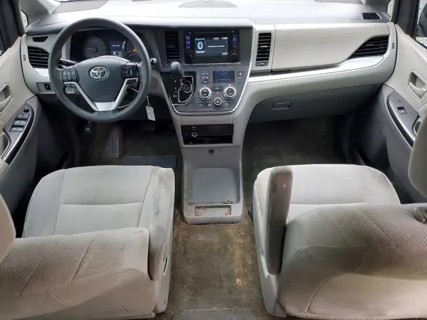 5TDZZ3DC0HS808358 2017 TOYOTA SIENNA - Image 8
