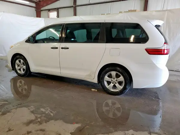 5TDZZ3DC0HS815696 2017 TOYOTA SIENNA - Image 2