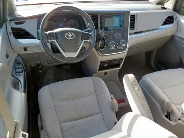 5TDZZ3DC0HS815696 2017 TOYOTA SIENNA - Image 8