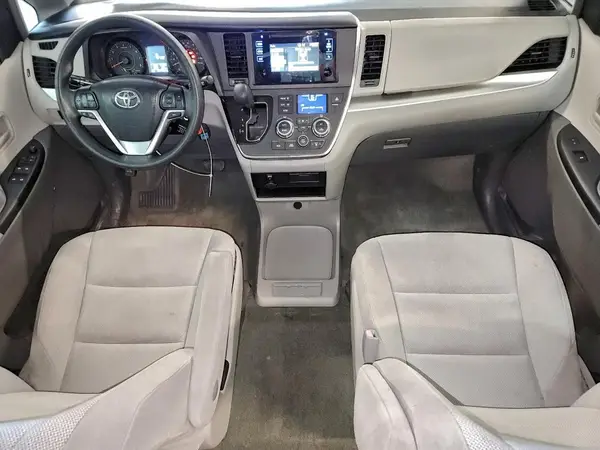 5TDZZ3DC0HS828402 2017 TOYOTA SIENNA - Image 8