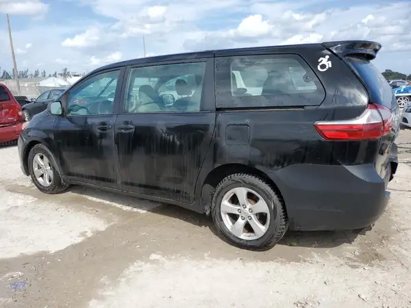 5TDZZ3DC0HS860346 2017 TOYOTA SIENNA - Image 2