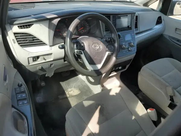 5TDZZ3DC0HS860346 2017 TOYOTA SIENNA - Image 8