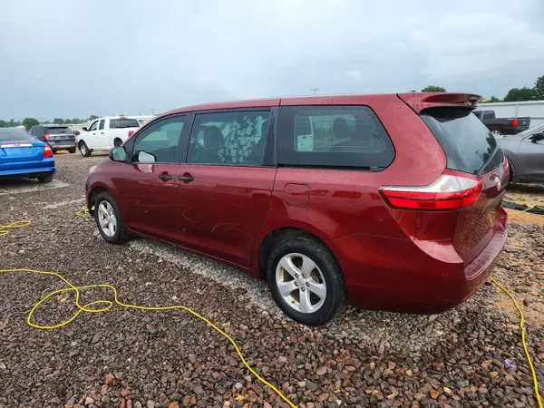 5TDZZ3DC0HS867121 2017 TOYOTA SIENNA - Image 2