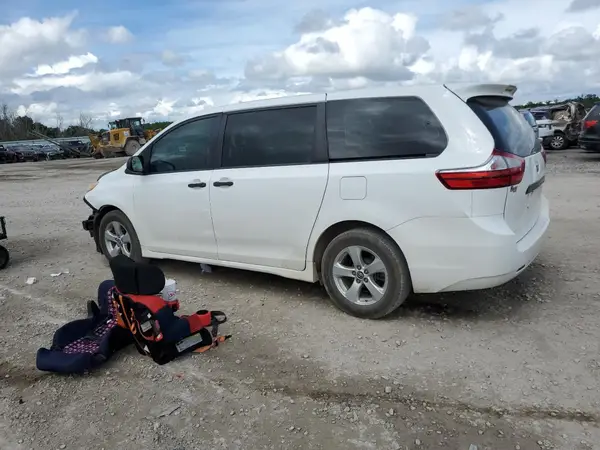 5TDZZ3DC0JS946746 2018 TOYOTA SIENNA - Image 2