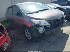 5TDZZ3DC0JS965524 2018 TOYOTA SIENNA