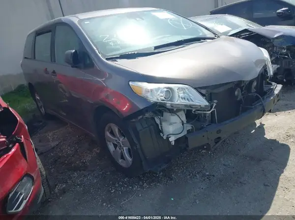 5TDZZ3DC0JS965524 2018 TOYOTA SIENNA - Image 1