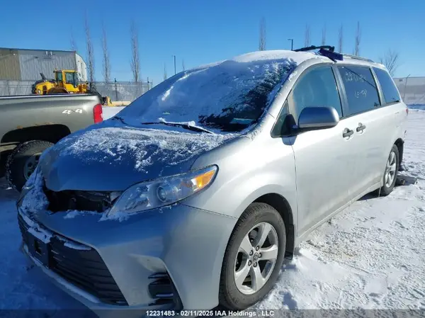 5TDZZ3DC0KS012054 2019 TOYOTA SIENNA - Image 2