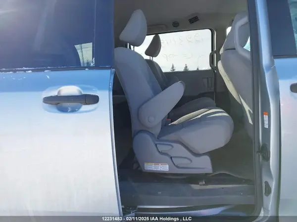 5TDZZ3DC0KS012054 2019 TOYOTA SIENNA - Image 8