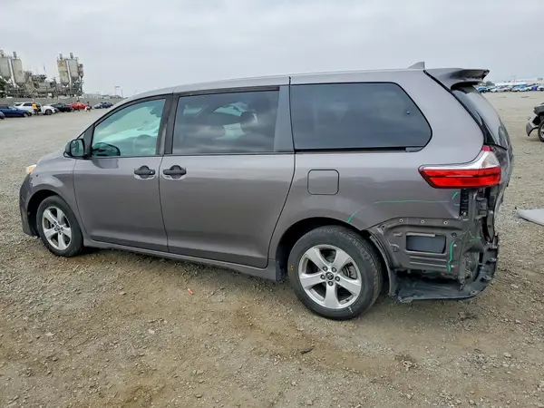 5TDZZ3DC0KS969879 2019 TOYOTA SIENNA - Image 2