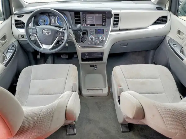 5TDZZ3DC0KS969879 2019 TOYOTA SIENNA - Image 8