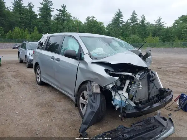 5TDZZ3DC0KS990523 2019 TOYOTA SIENNA - Image 1