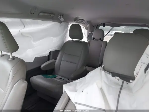 5TDZZ3DC0KS990523 2019 TOYOTA SIENNA - Image 8