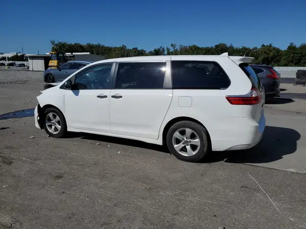 5TDZZ3DC0KS995818 2019 TOYOTA SIENNA - Image 2