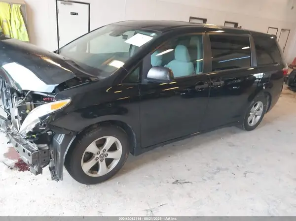 5TDZZ3DC0LS041667 2020 TOYOTA SIENNA - Image 2
