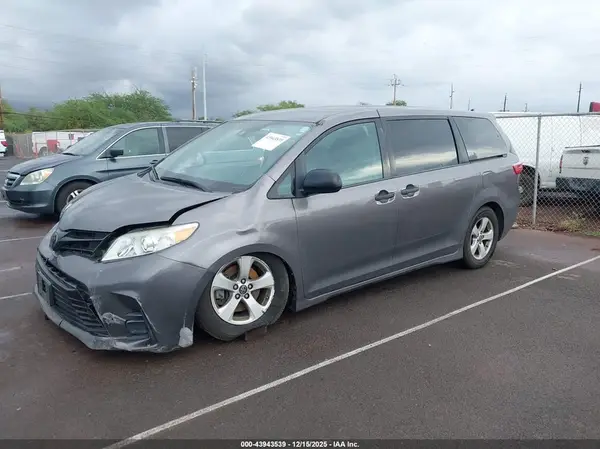 5TDZZ3DC0LS056010 2020 TOYOTA SIENNA - Image 2