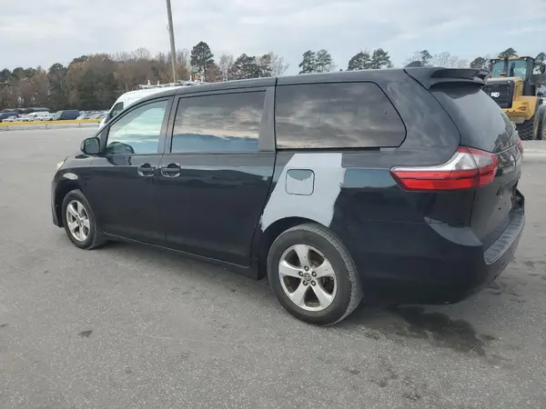 5TDZZ3DC0LS085863 2020 TOYOTA SIENNA - Image 2