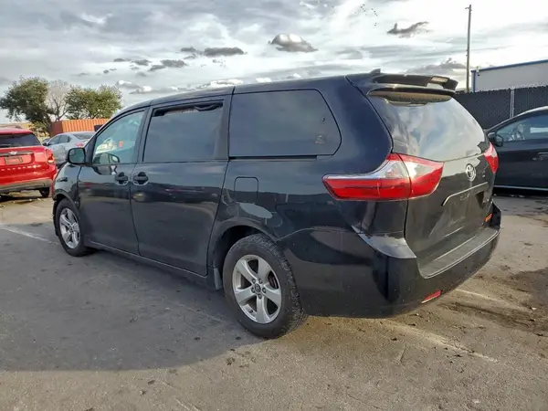 5TDZZ3DC0LS087449 2020 TOYOTA SIENNA - Image 2