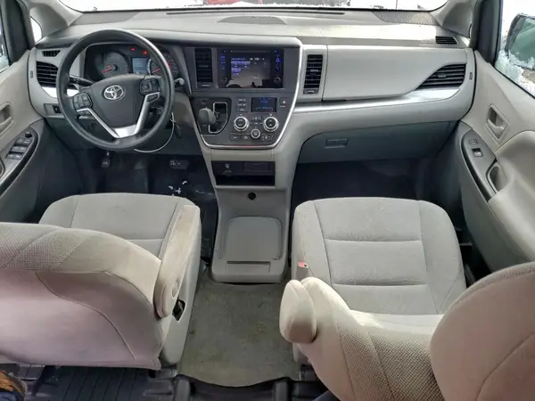 5TDZZ3DC1HS780988 2017 TOYOTA SIENNA - Image 8