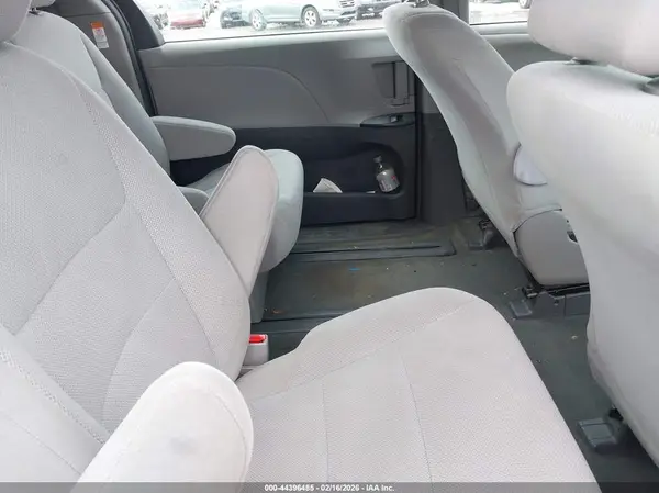 5TDZZ3DC1HS783132 2017 TOYOTA SIENNA - Image 8