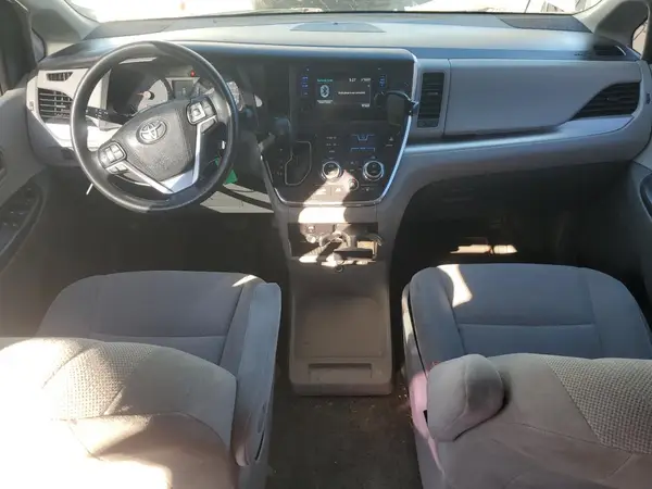 5TDZZ3DC1HS808269 2017 TOYOTA SIENNA - Image 8