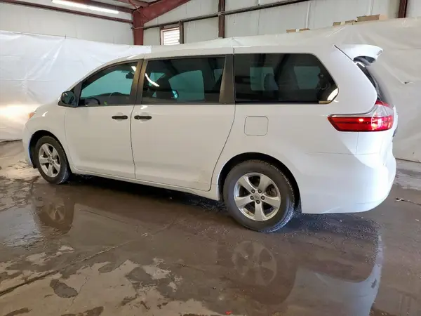 5TDZZ3DC1HS809518 2017 TOYOTA SIENNA - Image 2